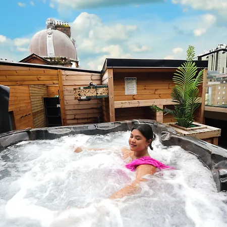 Revolver מלון גלאזגו