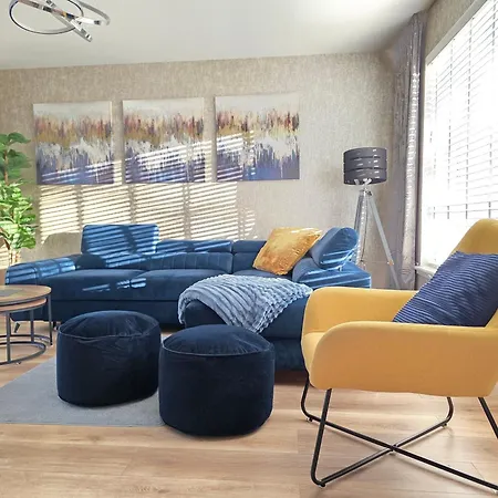 Апартаменты Entire Spacious 3-bed Family Home, Centre, Free Parking, Garden