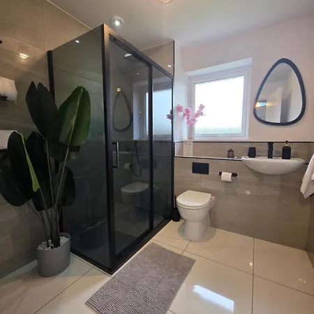 דירה Entire Spacious 3-bed Family Home, Centre, Free Parking, Garden