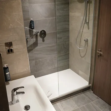 Maldron Hotel 4*