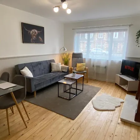 Appartement Modern In West End, Free Parking