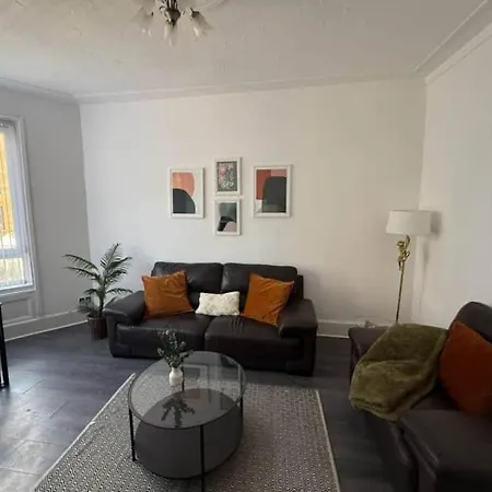 Apartment 2br Flat With Parking Near And Parks *