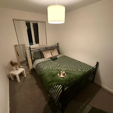 דירה Tartan Nest- Entire House- Sleeps 8 Guests