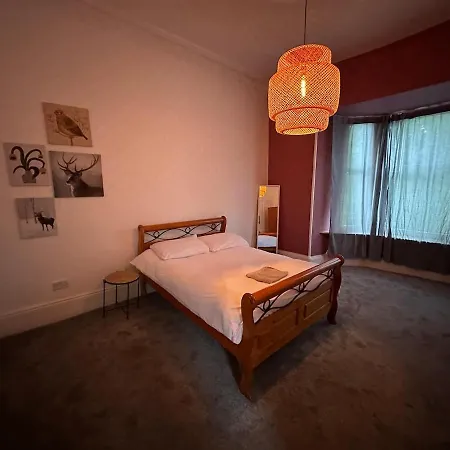 Victorian 5 Bedroom House Free Parking Sse *