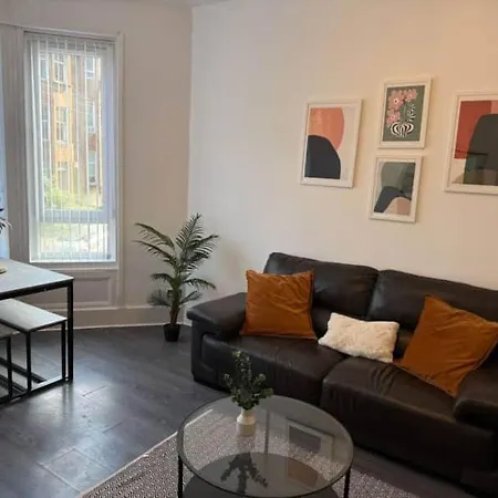 2br Flat With Parking Near And Parks Apartamento Glasgow