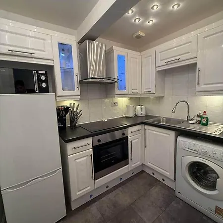 2br Flat With Parking Near And Parks Apartamento Glasgow
