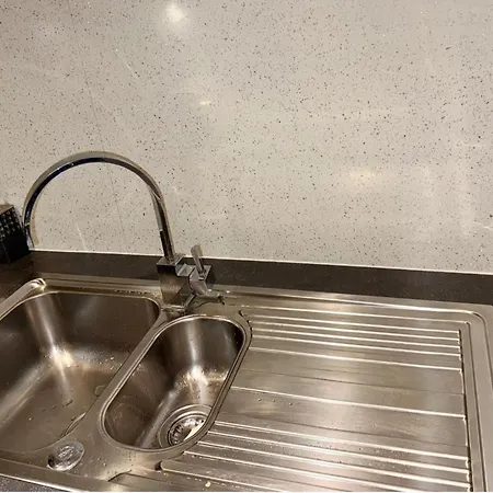 2 Bedroom - Sleeps 4 Free Parking Wifi Appartamento