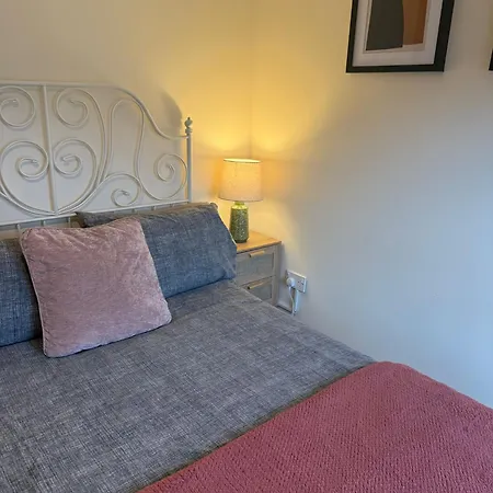 2br With Parking Near Southside And Queens Park *