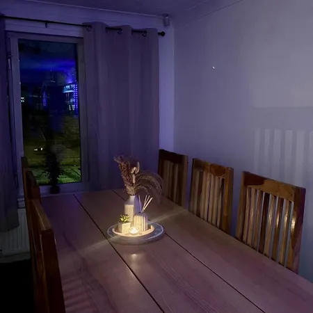 Tartan Nest- Entire House- Sleeps 8 Guests דירה גלאזגו