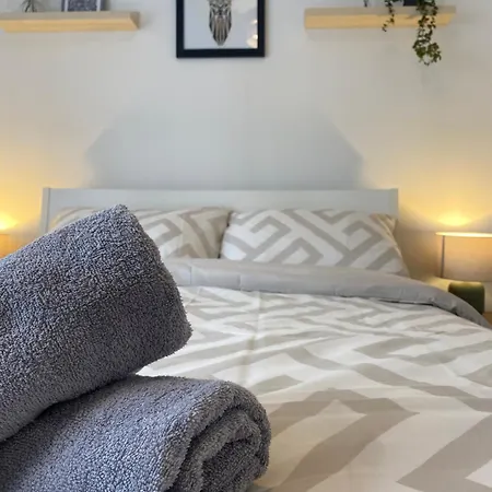 Modern In West End, Free Parking