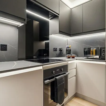 2br West End Near Botanic Gardens *