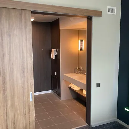 Szálloda Moxy Merchant 3*