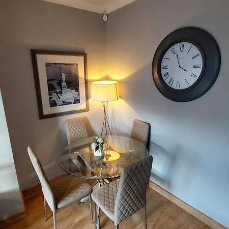 Cosy 2 Bed South