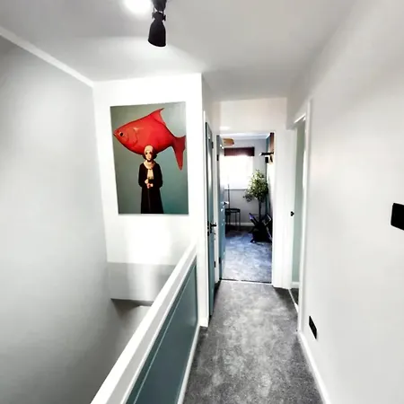 Urban 4br House - Free Parking 펜션 *