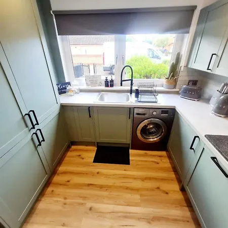 Urban 4br House - Free Parking *