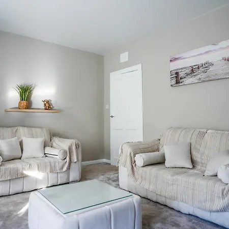 2 Bdr House At Caledonia Luxe Short Lets & Serviced *