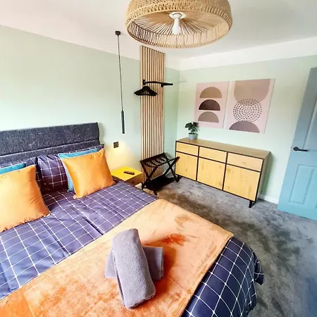 בית נופש Urban 4br House - Central-free Parking-no Party גלאזגו