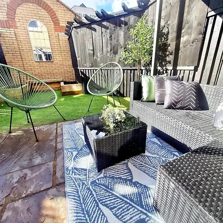Urban 4br House - Free Parking *