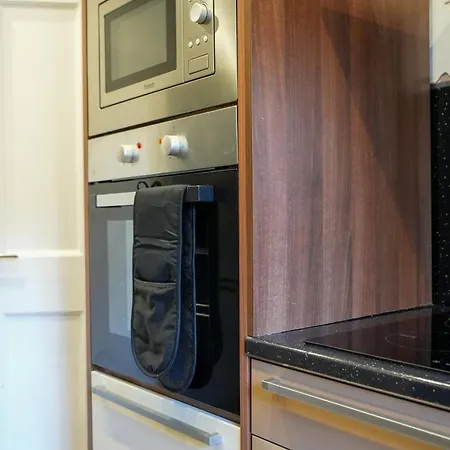 2 Bdr House At Caledonia Luxe Short Lets & Serviced *