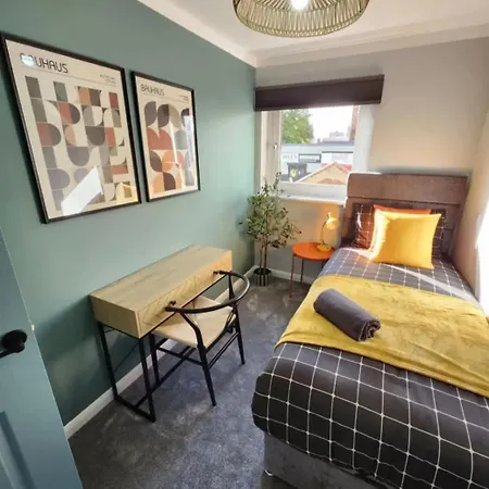 Urban 4br House - Central-free Parking-no Party 度假居 *