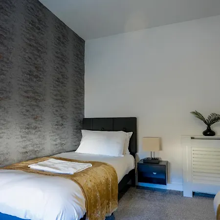 2 Bdr House At Caledonia Luxe Short Lets & Serviced *