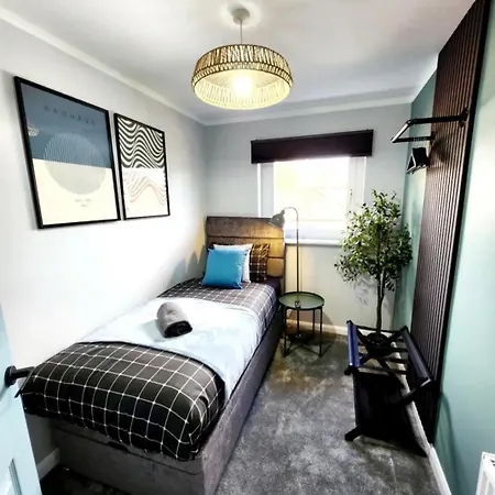 Urban 4br House - Free Parking 펜션