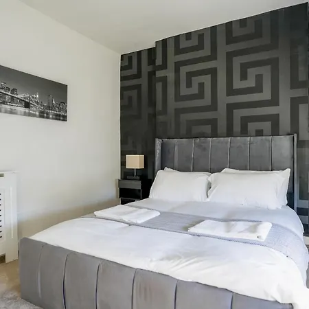 2 Bdr House At Caledonia Luxe Short Lets & Serviced Hébergement de vacances