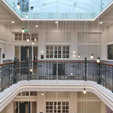 For Students Only - Willowbank In * Glasgow