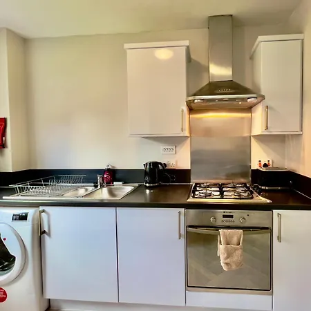 Stylish With Free Parking Near Town Apartment *