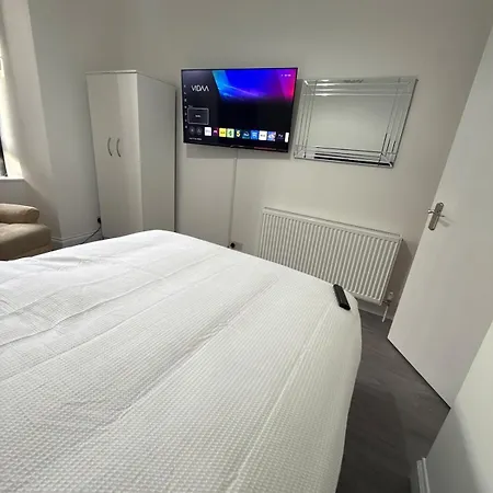 Modern 2 Bedroom