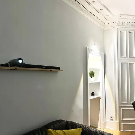 Apartman Free Pool Table Cinema Tabletennis Airhockey Glasgow