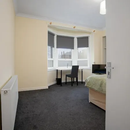 Appartement Group 3br Close To Hydro And Secc With Parking