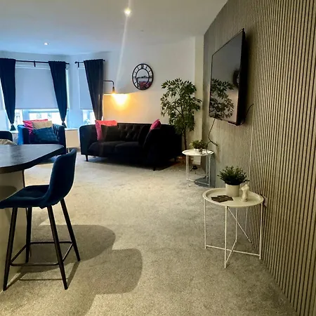 Glas Go Executive 2-bedroom Near Ovo Hydro Free Parking Apartment *
