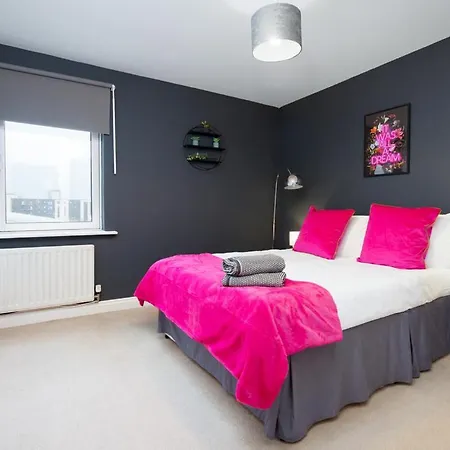 5 Bed Finnieston Skyhigh Duplex With Parking * Glasgow
