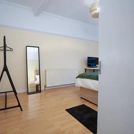 Appartement Group 3br Close To Hydro And Secc With Parking