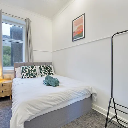 3br Flat Near Maryhill Park And West End With Parking Appartamento