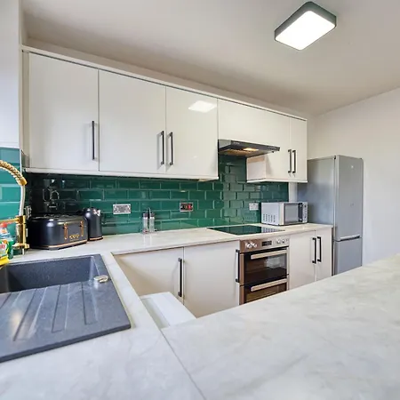 New Slick Finnieston Pad W/ Free Parking Apartment *