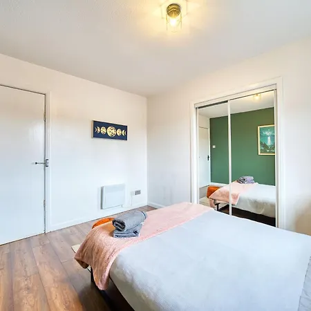 New Slick Finnieston Pad W/ Free Parking *