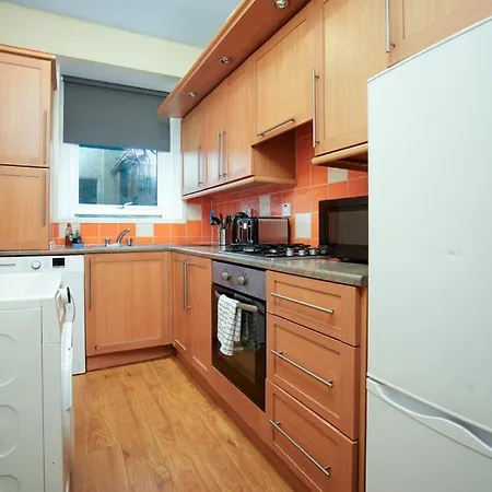 Group 3br Close To Hydro And Secc With Parking Glasgow