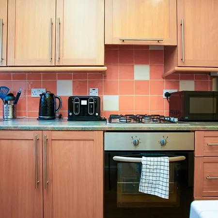 Group 3br Close To Hydro And Secc With Parking * Glasgow