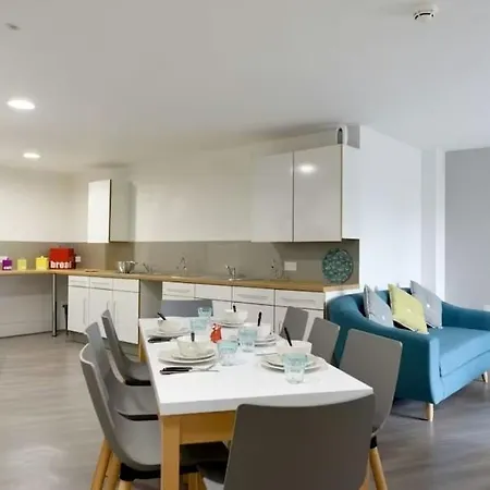 Student Only Ensuite In *