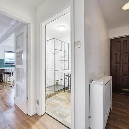 Апартаменты New Slick Finnieston Pad W/ Free Parking *