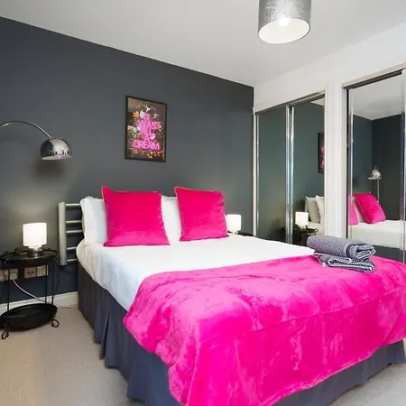 5 Bed Finnieston Skyhigh Duplex With Parking