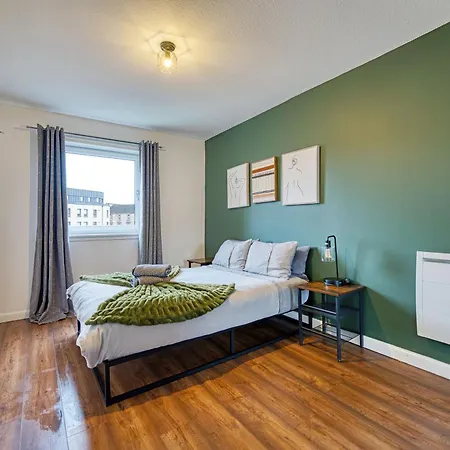 New Slick Finnieston Pad W/ Free Parking