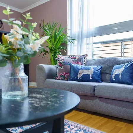 5 Bed Finnieston Skyhigh Duplex With Parking *