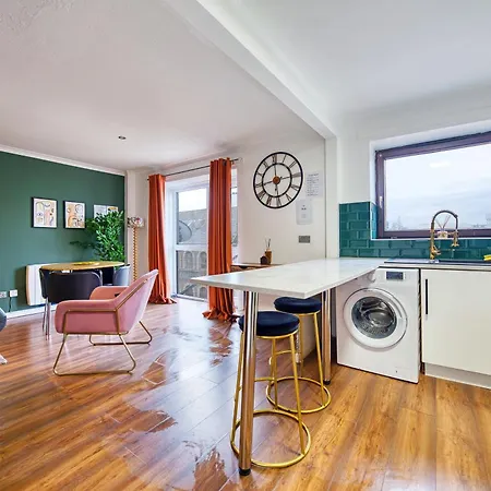 Апартаменты New Slick Finnieston Pad W/ Free Parking Глазго