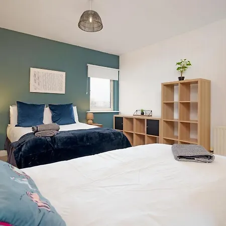 5 Bed Finnieston Skyhigh Duplex With Parking גלאזגו