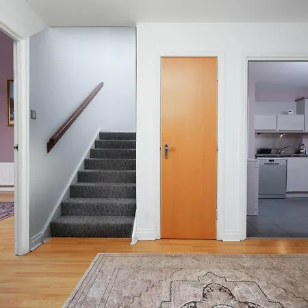 5 Bed Finnieston Skyhigh Duplex With Parking גלאזגו