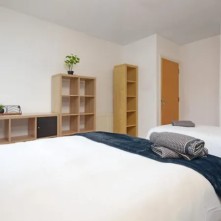 5 Bed Finnieston Skyhigh Duplex With Parking דירה *