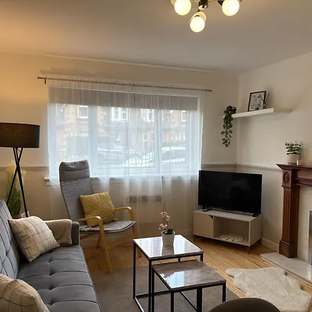 Modern In West End, Free Parking Appartamento